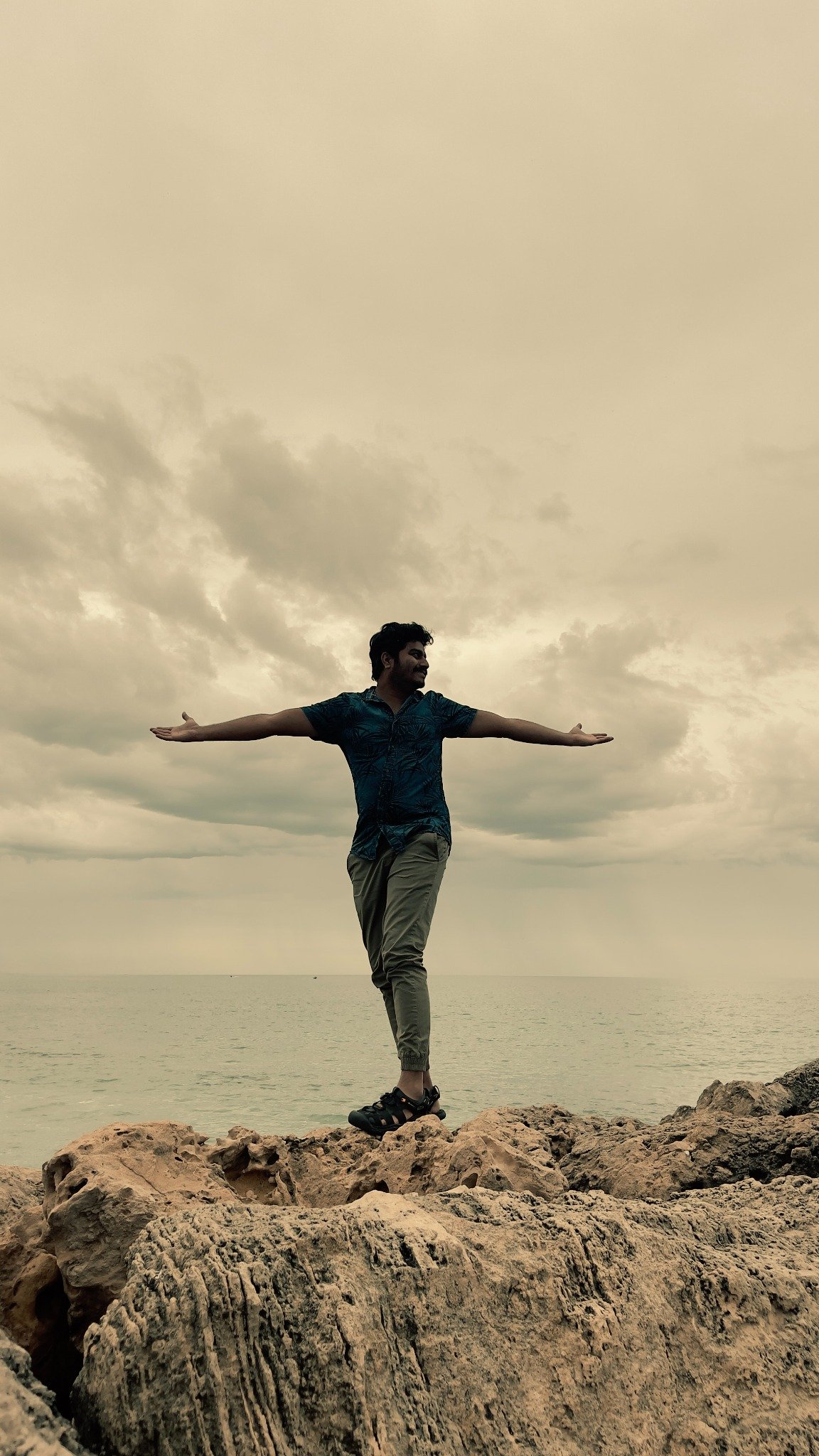 Anand Kaniyadan by the sea